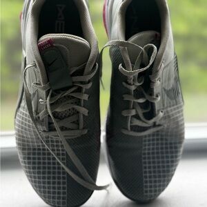 Nike Men's Gray Running Shoes